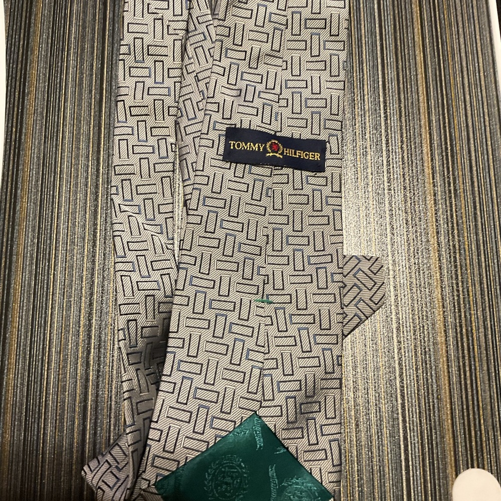 Tommy Hilfiger Silver and Blue Geometric Men's Tie - Picture 3 of 3